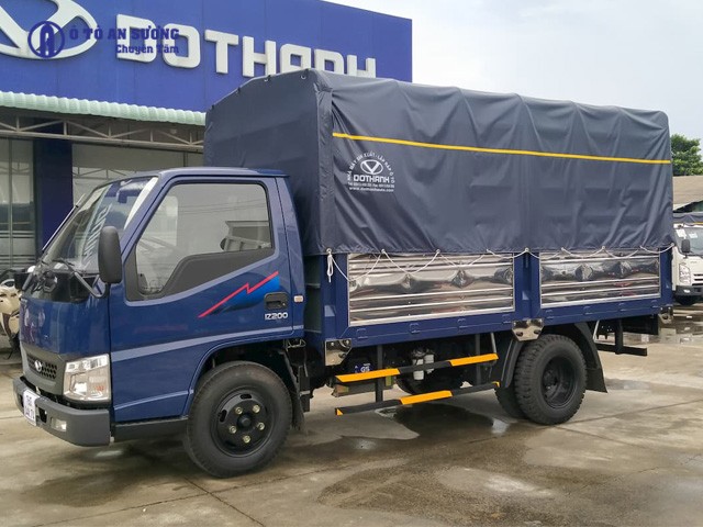Prijs van de 1.9 ton Đô Thành IZ200 vrachtwagen met huif laadbak