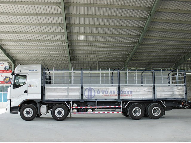 Giá xe tải Chenglong 4 chân H7 thùng mui bạt, lựa chọn giá rẻ cho vận tải hàng hóa