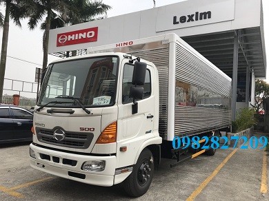 Hino 5-Tonnen-LKW mit Kofferaufbau