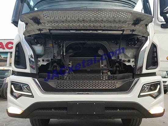 Krachtige voorkant van de Jac K5 truck