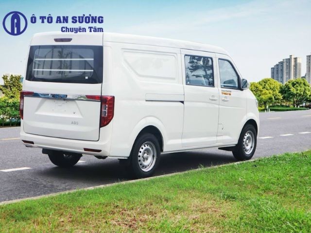 Xe tải van Thaco 5 chỗ đa dụng, chở người và hàng hóa tiện lợi