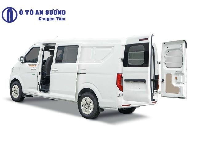 Xe tải van Thaco 5 chỗ có thể sử dụng làm xe chở khách, xe du lịch