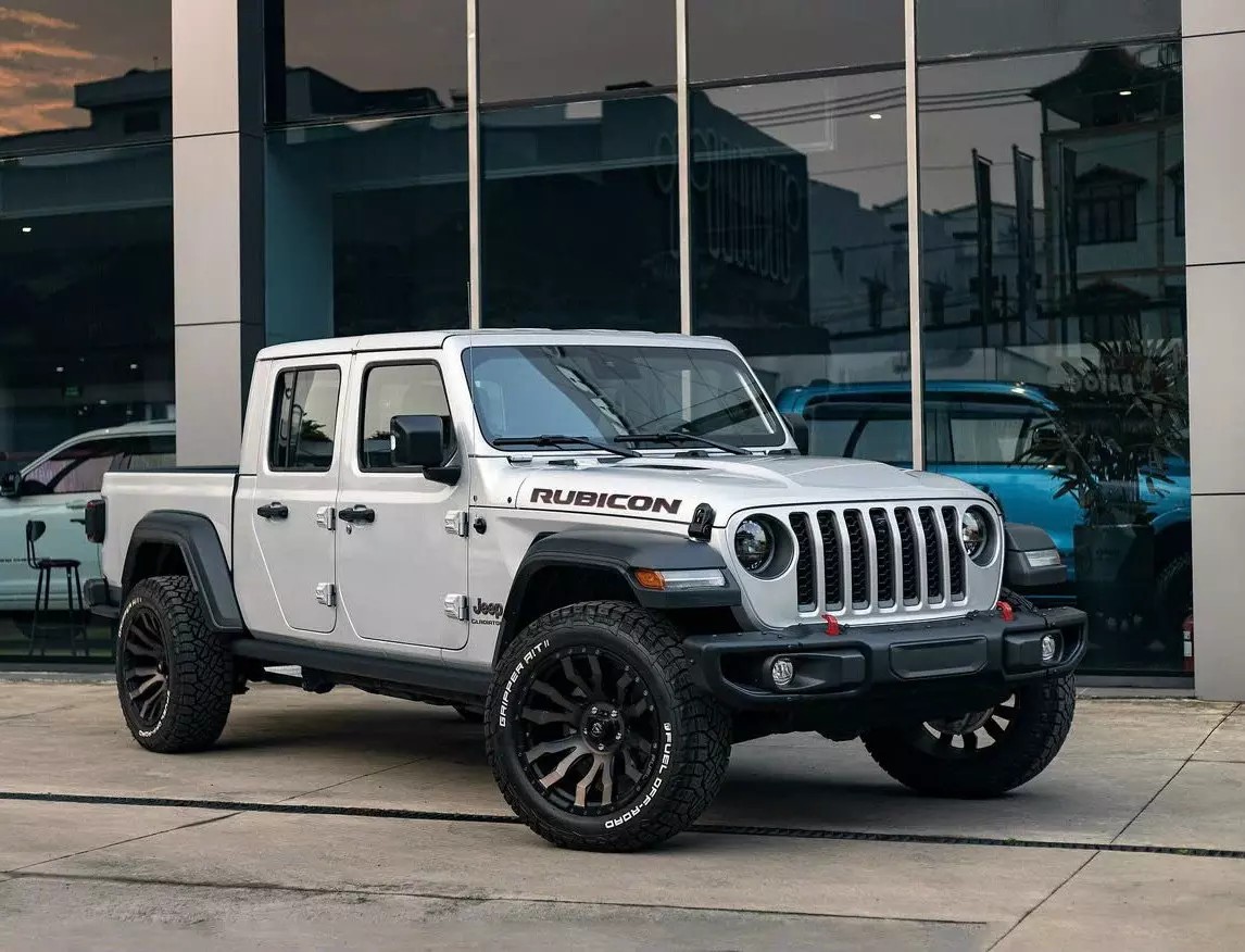 Giá xe Jeep Gladiator phiên bản Rubicon mạnh mẽ và cá tính.