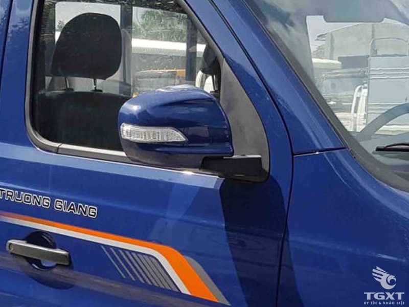 Side mirror of Truong Giang 990kg truck