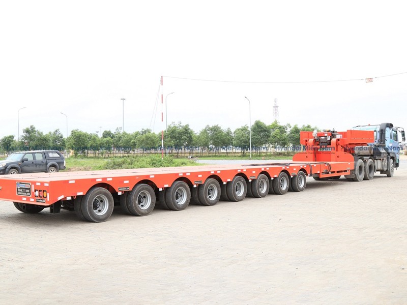 Xe siêu trọng tải với hàng hóa
