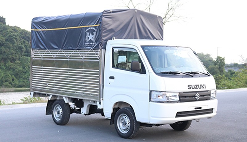 โลโก้ตัวอักษร S ที่มีสไตล์และชื่อแบรนด์ Suzuki