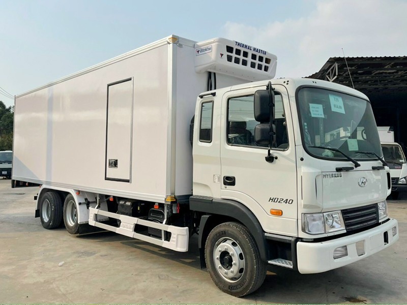 Hyundai HD240 heavy-duty truck