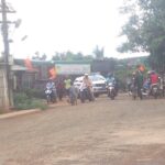 Đoàn xe phân khối lớn bị chặn bắt sau khi cố tình trốn chạy trên đường tắt, thể hiện sự quyết liệt của lực lượng chức năng.