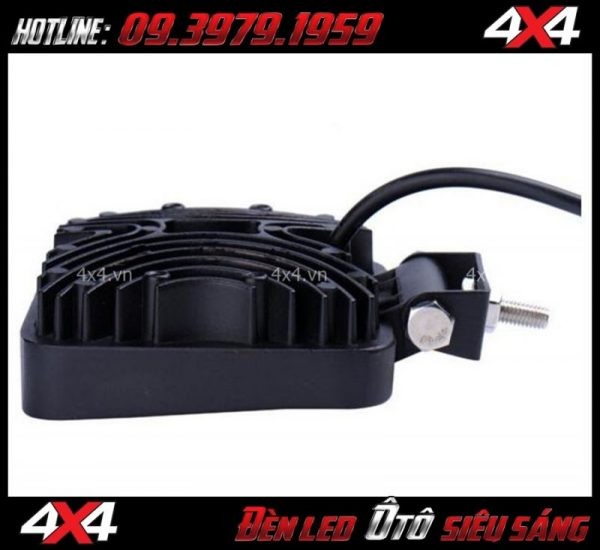 Hình ảnh đèn led vuông với các lá tản nhiệt cực tốt, đảm bảo tuổi thọ và hiệu suất hoạt động ổn định cho đèn