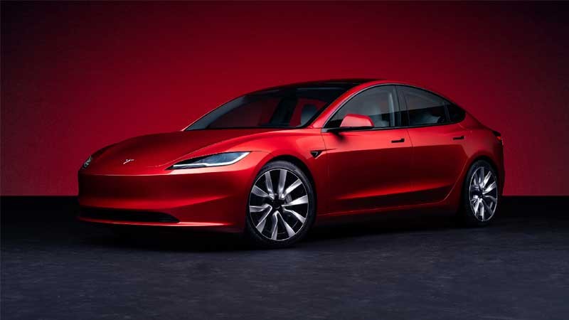 Hình ảnh nội thất xe Rolls-Royce Spectre với ghế da màu trắng, ốp gỗ và màn hình cảm ứng hiện đại