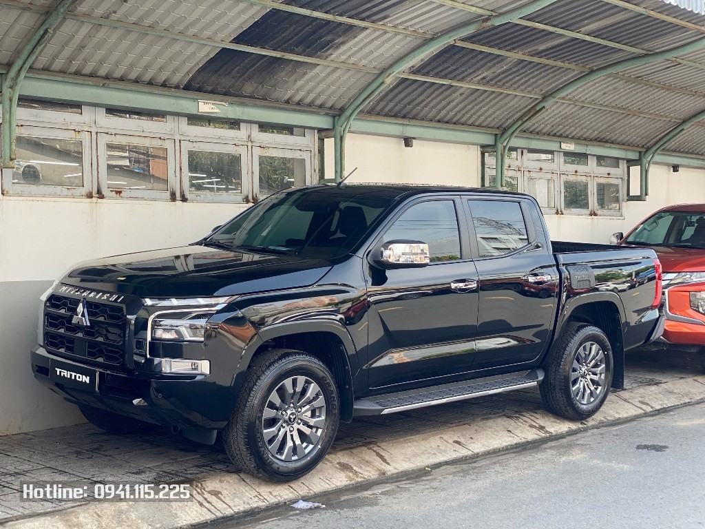 Ngoại thất Triton 2WD AT Premium màu đen
