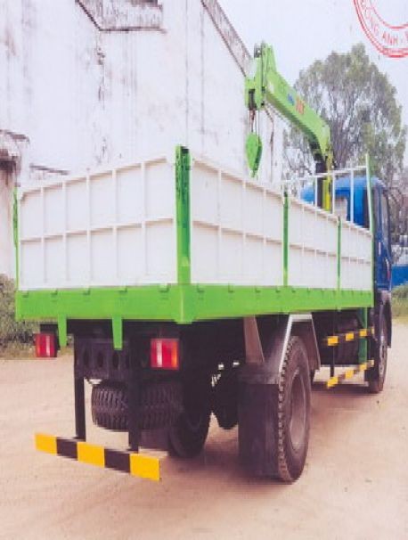 Howo 7.5 Ton Crane Truck with Sturdy Hana 4-Section Crane