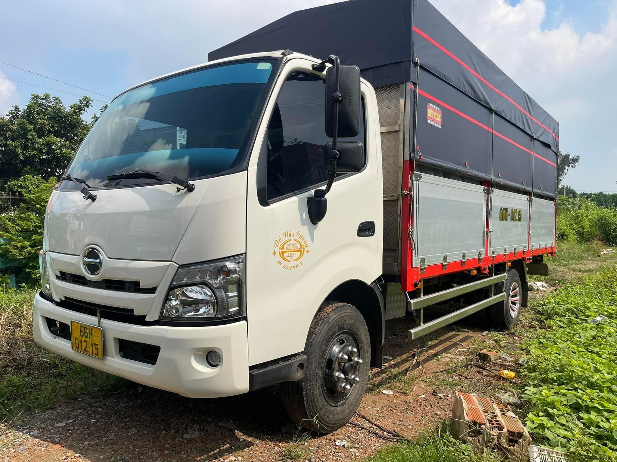 Camión Hino 3.5 toneladas XZU720L