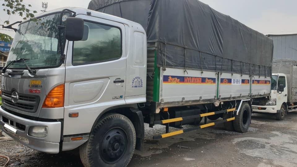 Camion Hino FL 8 tonnes modèle 2009 d'occasion