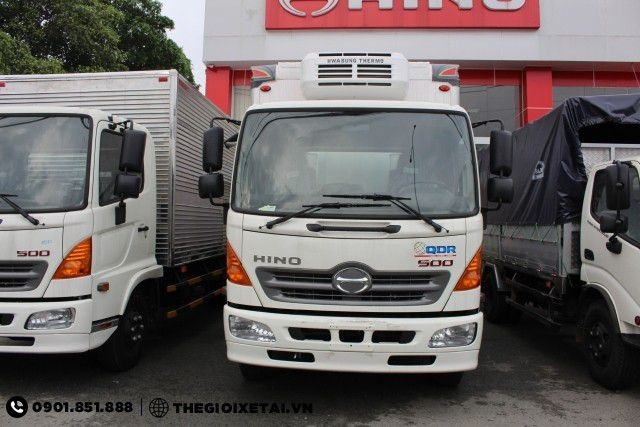 Tầm quan sát rộng từ cabin xe tải Hino FC thùng đông lạnh