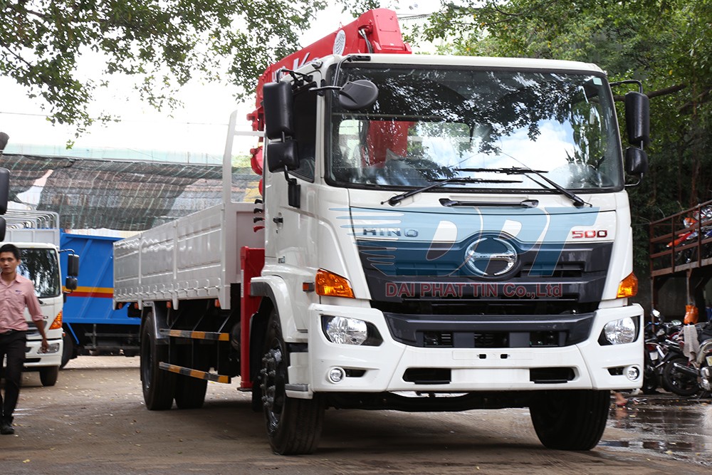 Xe tải Hino FG8JP7A gắn cẩu Unic URV555 mạnh mẽ và bền bỉ