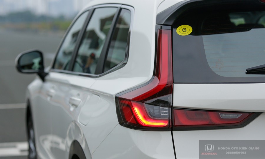 Komfortowe tylne siedzenia w Hondzie CR-V 2025