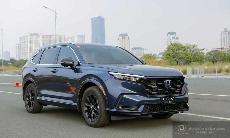 Chiếc Xe Tải 10 Bánh Phim Thái Lan và Honda CR-V 2025: Sự Kết Hợp Bất Ngờ?
