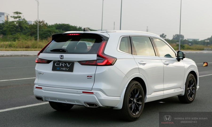 Tył Hondy CR-V 2025, nowoczesny i wyrafinowany