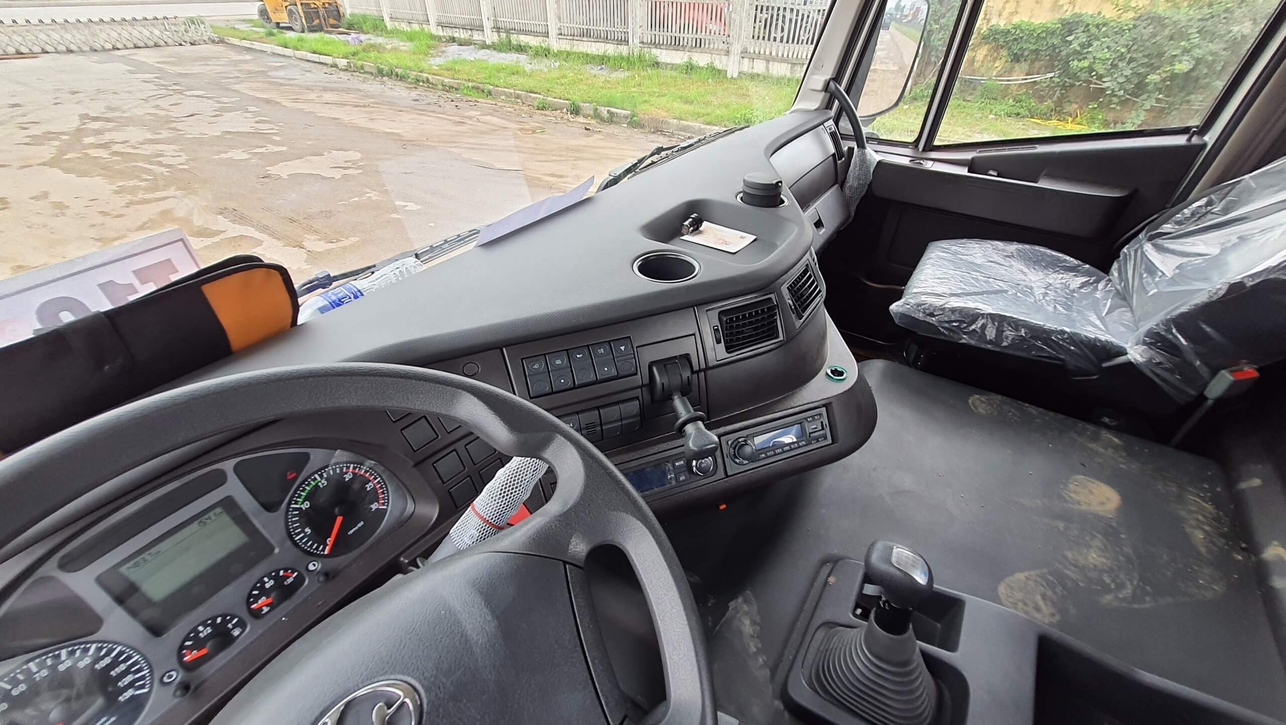 Bảng Điều Khiển Taplo Xe Tải 4 Chân Hongyan