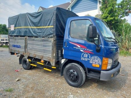 Camião usado Hyundai N250 2.5t modelo 2021 com lona