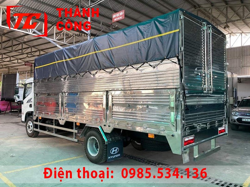 Camión con caja de acero inoxidable