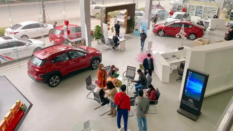 Hyundai Phạm Văn Đồng showroom, de grootste 3S dealer in Noord-Vietnam, met moderne faciliteiten en Hyundai voertuigen