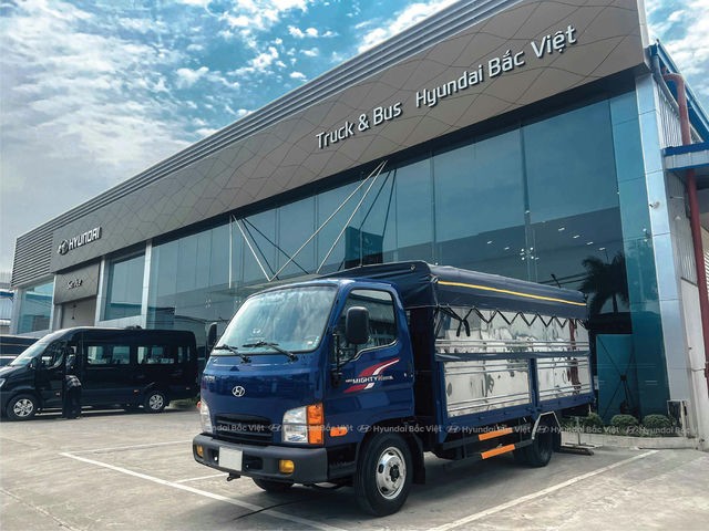 Nội thất rộng rãi và đầy đủ tiện nghi của xe tải Hyundai N250SL thùng mui bạt