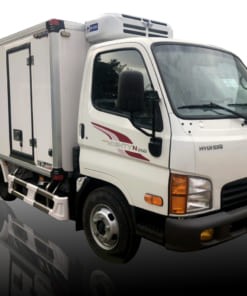 ビンフック省での輸送時に生鮮食品の品質を保証する、冷凍荷台付きの現代(ヒュンダイ)New Mighty N250トラック
