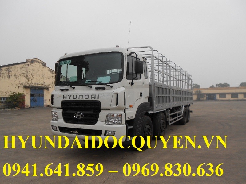 alt text: Xe tải Hyundai HD320 thùng bạt