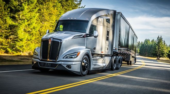 Ciągnik siodłowy Kenworth T680 z aerodynamiką