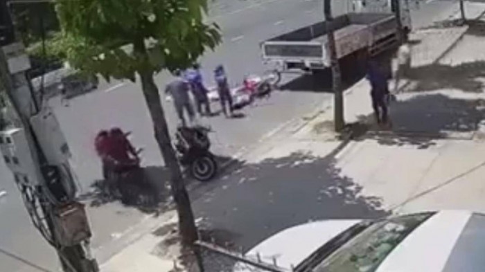 越南金瓯省卡车事故：两名学生不幸身亡 (zh_CN)