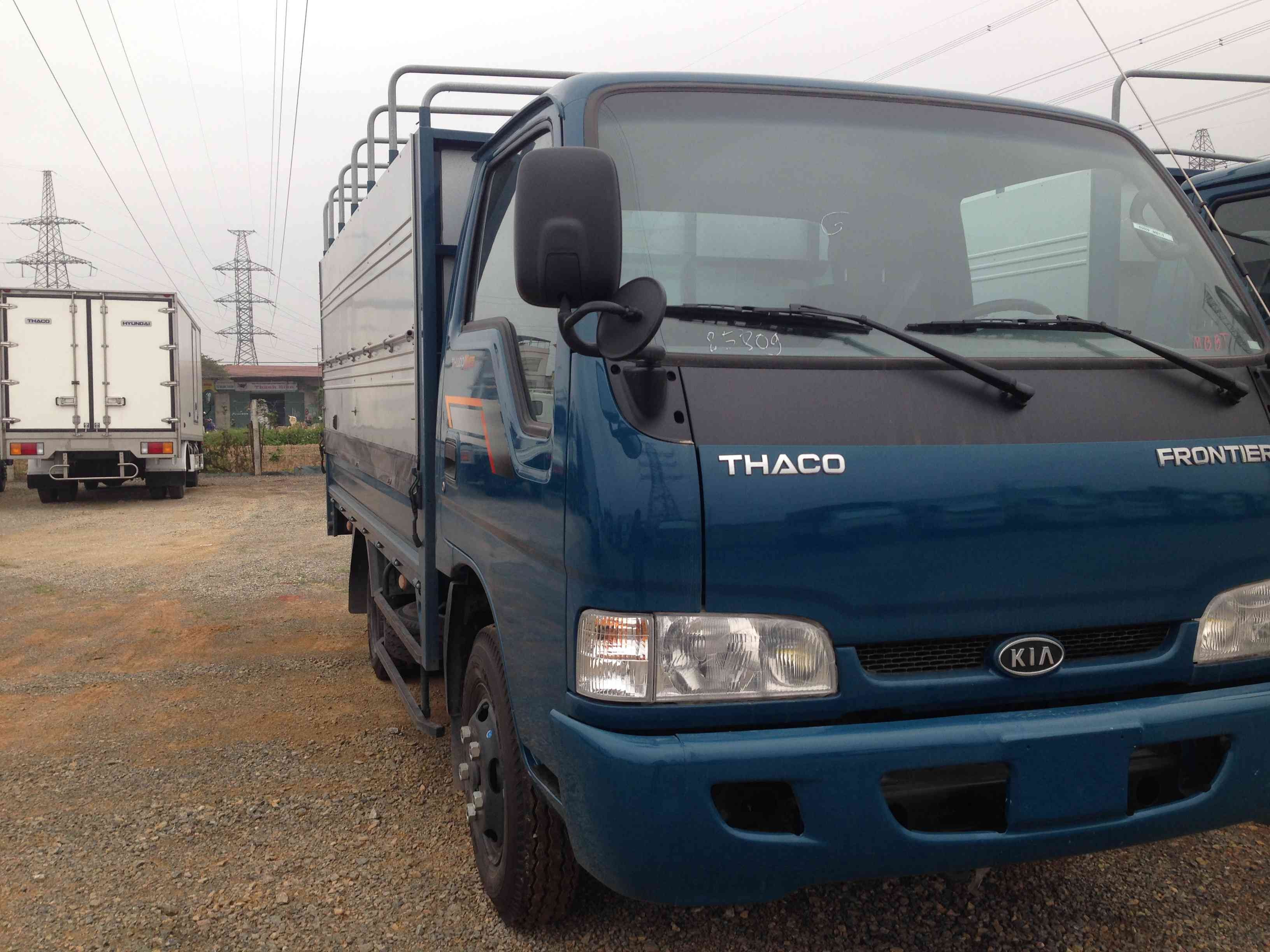 Thaco K165 tarpaulin truck with a load capacity of 2.4 tons