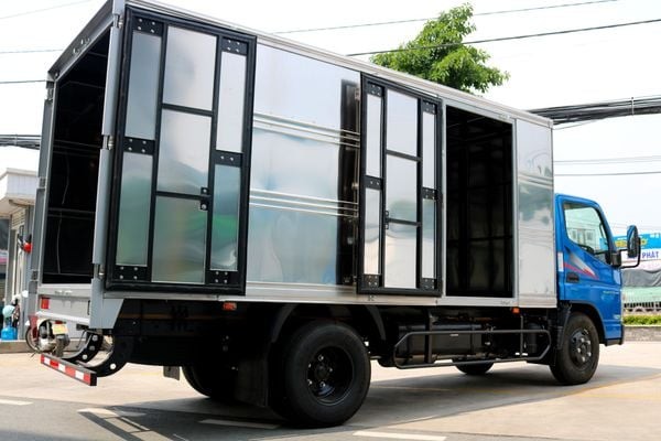 alt Hình ảnh bên trong thùng xe tải Mitsubishi 1.9 tấn
