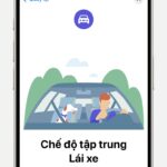 Màn hình tùy chỉnh chế độ tập trung lái xe trên iPhone, cho phép người dùng thiết lập các tùy chọn thông báo và kích hoạt
