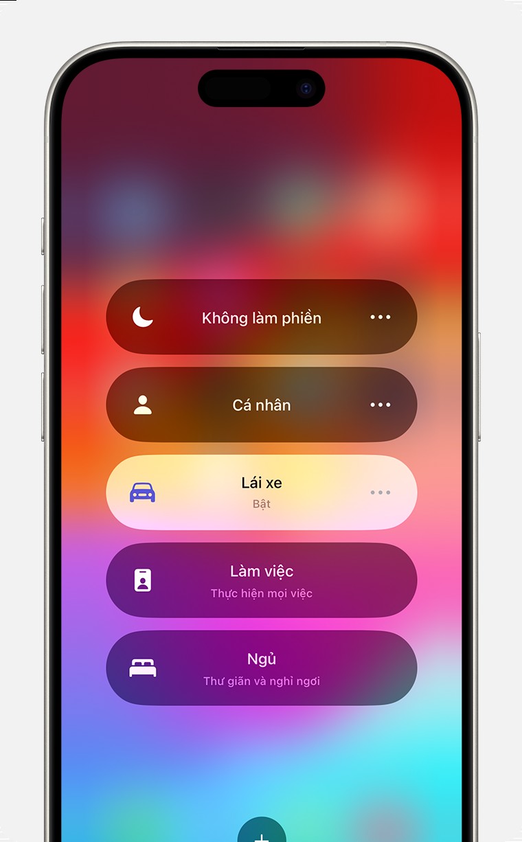 Centro de control en iPhone mostrando los modos de concentración, con el modo conducción activado