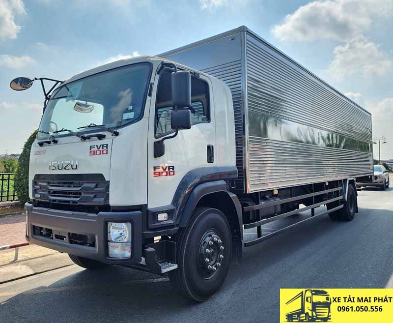 Camion Isuzu 8 tonnes à caisson avec 6 portes latérales, vue de côté