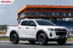 Xe bán tải Isuzu D-Max mạnh mẽ trên đường trường