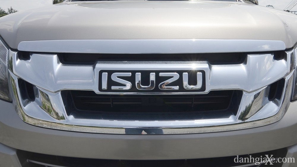 Ảnh hông xe Isuzu D-Max 2015 với mâm xe 17 inch