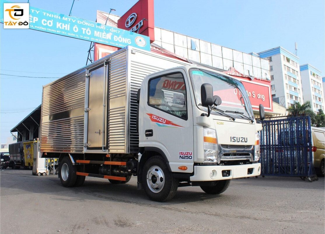 Jac N250 com caixa fechada