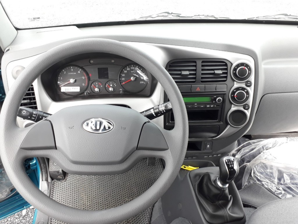 Ghế ngồi thoải mái trong cabin xe Kia K200 1.9 tấn