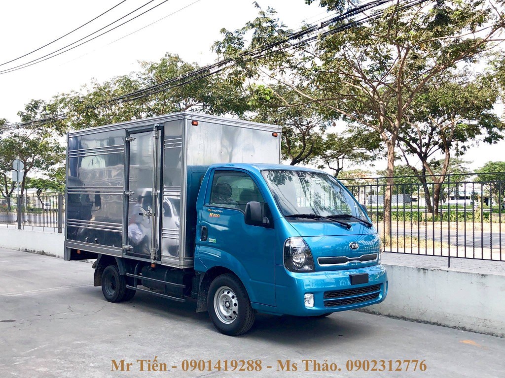 Xe Kia K200 thùng kín chở hàng hóa đa dạng