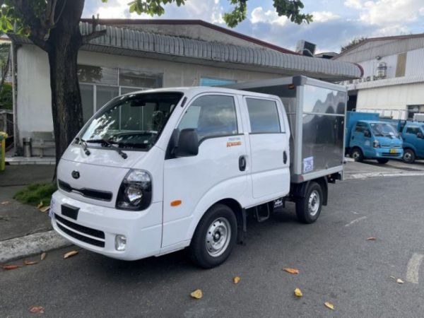 Hình ảnh xe tải Kia K200SD màu trắng thùng kín