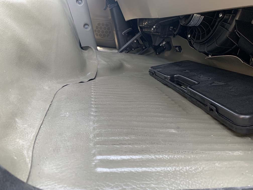 車の床の様子