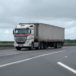 Quan sát gương chiếu hậu khi căn cầu