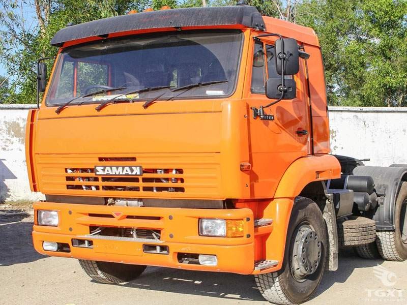 Mặt ga lăng xe tải 8x8 Kamaz 65228 mạnh mẽ