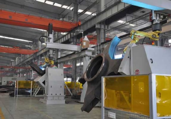 Sản xuất khung chính xe cuốc Komatsu, Changlin