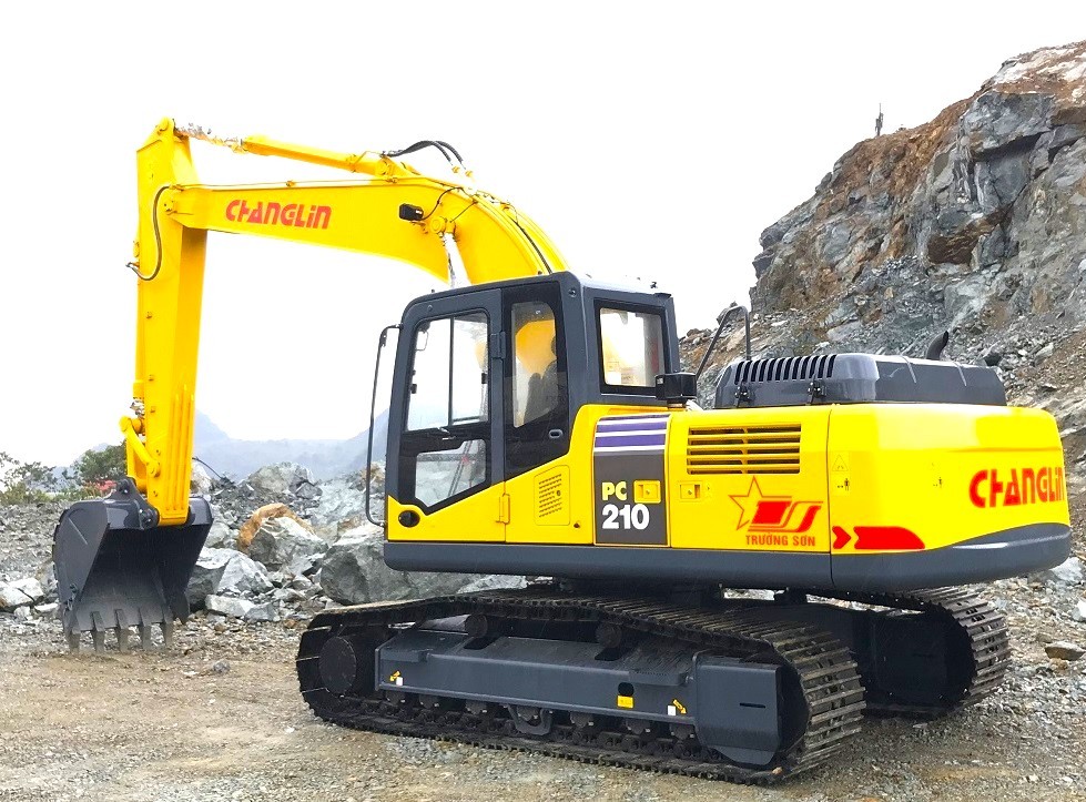 Bàn giao xe cuốc PC210-8 cho cao tốc La Sơn - Túy Loan năm 2019