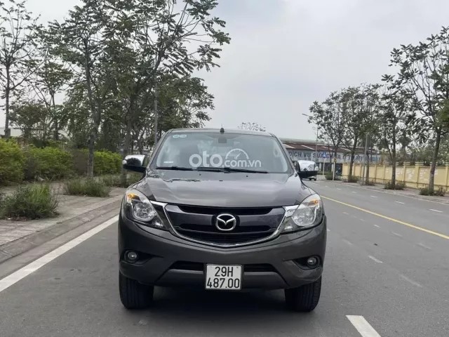 Xe Mazda BT-50 2017 cũ màu xám mạnh mẽ và lịch lãm