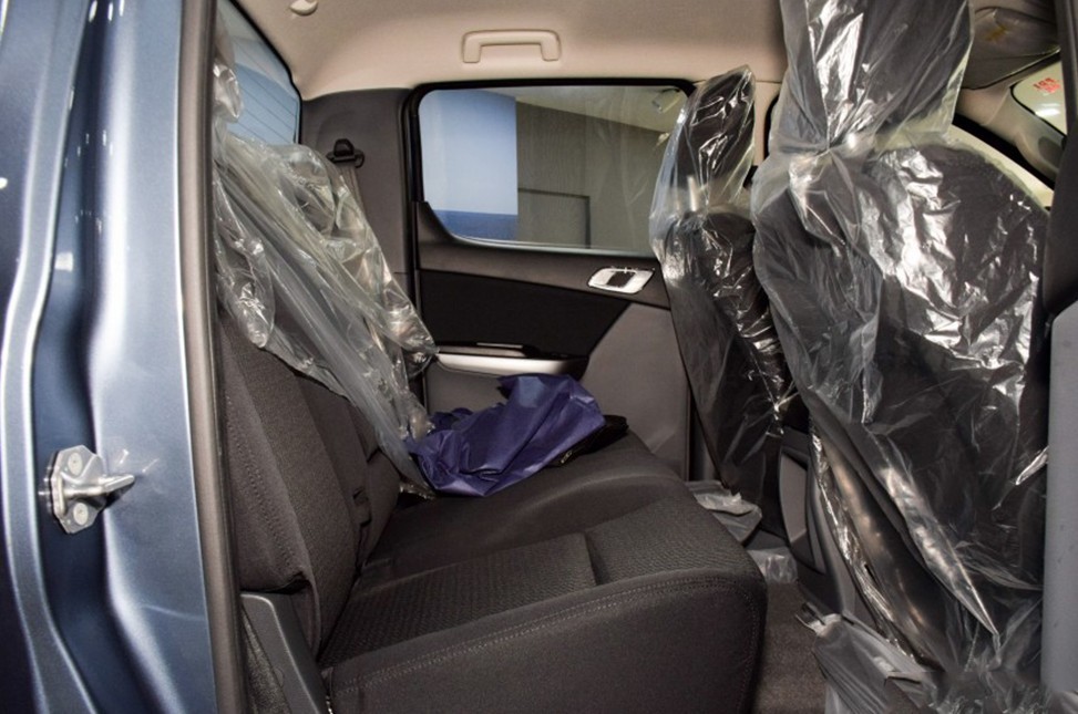 Ghế lái chỉnh cơ trên Mazda BT-50 2.2L